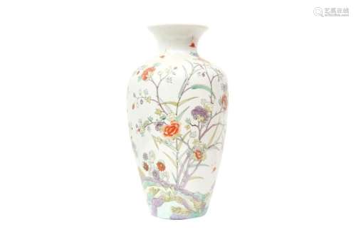 A CHINESE FAMILLE-ROSE 'BIRDS AND FLOWERS' VASE 二十世紀 粉彩...