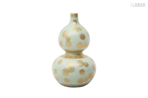 A CHINESE GILT-DECORATED CELADON DOUBLE-GOURD VASE 青釉描金團...