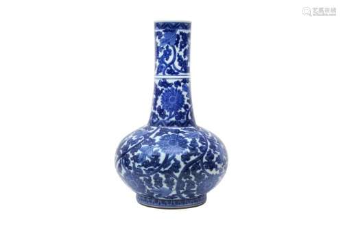 A CHINESE BLUE AND WHITE 'LOTUS SCROLL' VASE 青花纏枝蓮紋長頸...