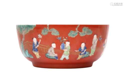 A CHINESE FAMILLE-VERTE CORAL-GROUND 'BOYS' BOWL 珊瑚紅地五彩...