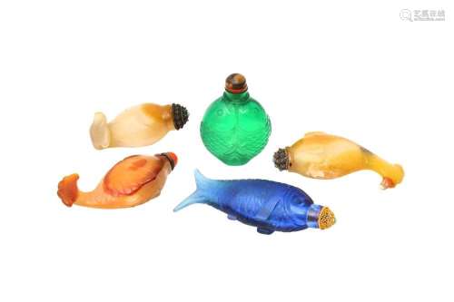 A GROUP OF FIVE CHINESE 'FISH' SNUFF BOTTLES 二十世紀 魚形鼻...