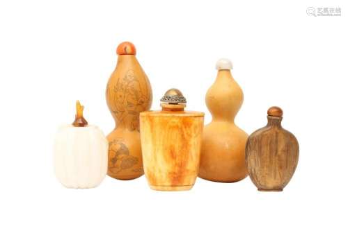 λ A GROUP OF FIVE CHINESE SNUFF BOTTLES 二十世紀 鼻煙壺一組五...