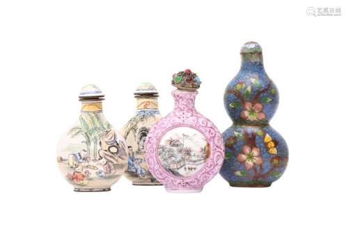 A GROUP OF FOUR CHINESE SNUFF BOTTLES 二十世紀 鼻煙壺一組四件