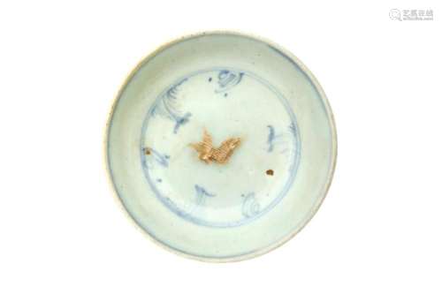 A CHINESE SMALL BLUE AND WHITE 'FISH' DISH 明 青花魚紋小盤
