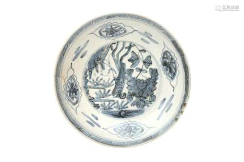 A CHINESE SWATOW BLUE AND WHITE 'PHOENIX' DISH 明 漳州青花鳳...