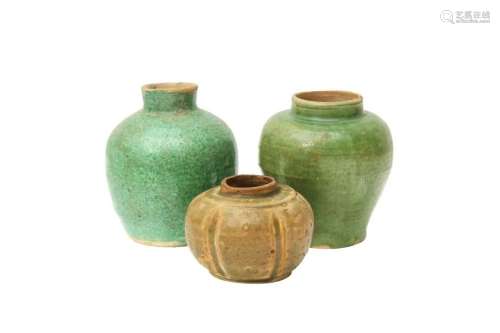 A GROUP OF THREE CHINESE GREEN-GLAZED SMALL JARS 明 綠釉小罐...