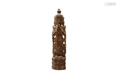 A SOUTHEAST ASIAN WOOD FIGURE OF AN ACOLYTE