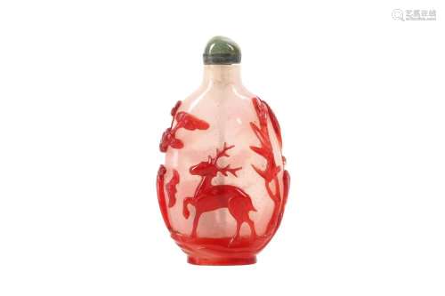 A CHINESE RED-OVERLAY GLASS SNUFF BOTTLE 清 白地套紅料鼻煙壺