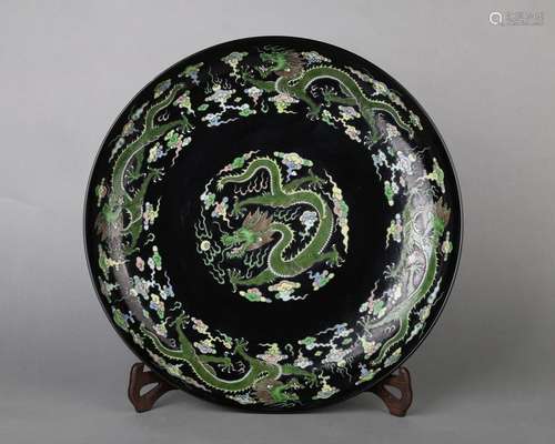 CHINESE PORCELAIN BLACK GROUND SANCAI DRAGON PLATE