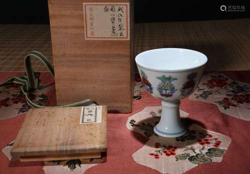 CHINESE PORCELAIN DOUCAI FLOWER STEM WINE CUP