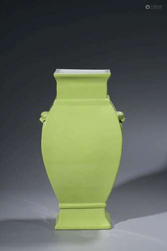 A YELLOW-GLAZED VASE.MAKE OF QIANLONG