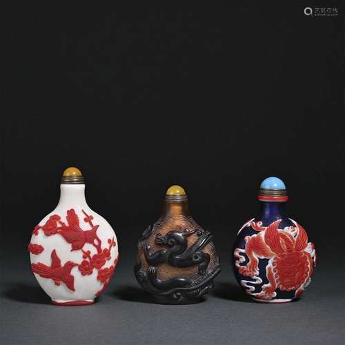 THREE OF GLASS SNUFF BOTTLES