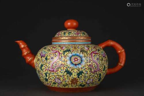 AN ENAMELED TEAPOT AND COVER.MARK OF QIANLONG