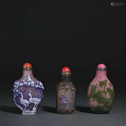 THREE OF GLASS SNUFF BOTTLES