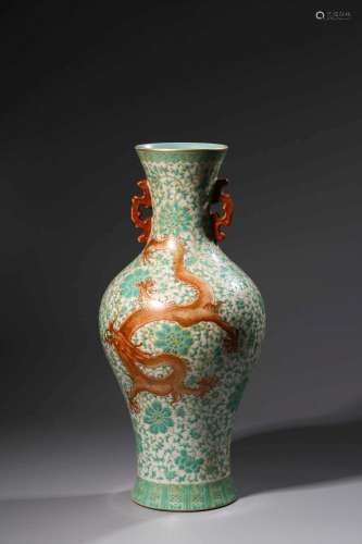 A GREEN-GROUND COPPER RED GLAZED VASE.MARK OF QIANLONG