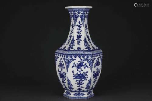 A LARGE BLUE AND WHITE VASE.MARK OF QIANLONG