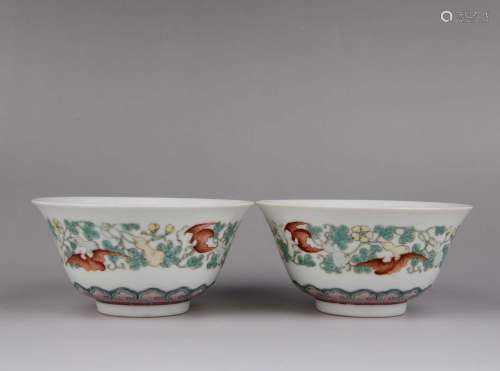A PAIR OF FAMILLE-ROSE BOWLS. MARK OF QIANLONG