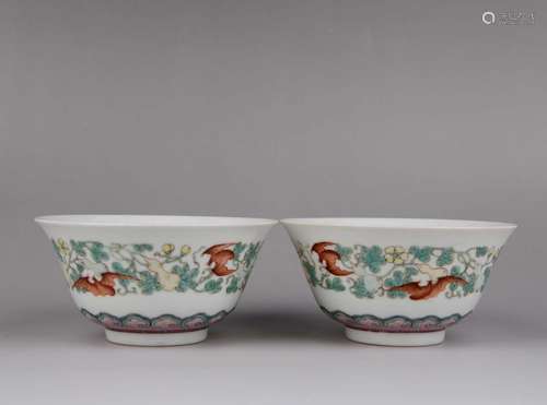 A PAIR OF FAMILLE-ROSE BOWLS. MARK OF QIANLONG