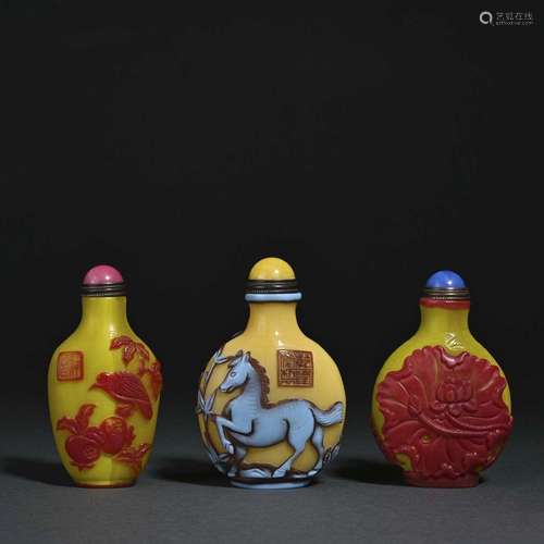 THREE OF GLASS SNUFF BOTTLES