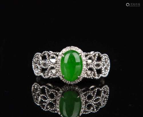 A WHITE GLOD AND JADEITE RING