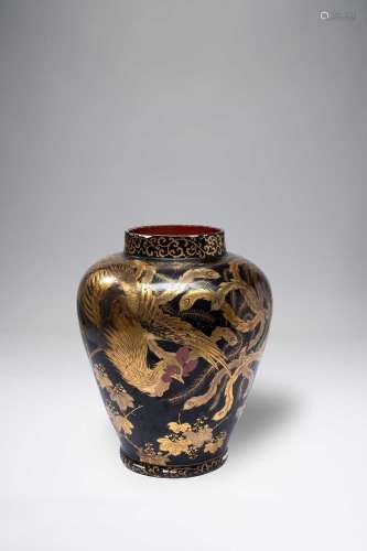 A LARGE JAPANESE LACQUERED VASE EDO PERIOD, 18TH CENTURY The...