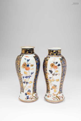 † †A PAIR OF JAPANESE IMARI VASES EDO PERIOD, C.1700-1730 Th...