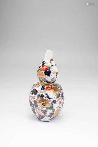 † †AN UNUSUAL JAPANESE IMARI MOULDED DOUBLE-GOURD VASE EDO P...