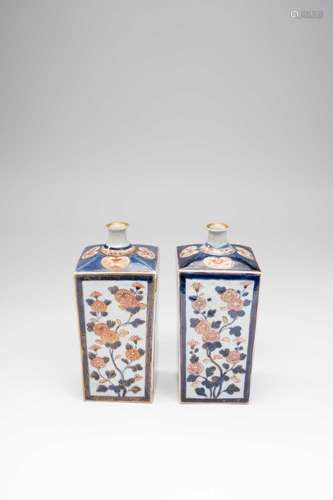 † †A PAIR OF JAPANESE IMARI TOKKURI (BOTTLES) EDO PERIOD, C....