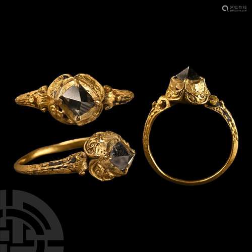 Elizabethan Gold Ring with Diamond Crystal