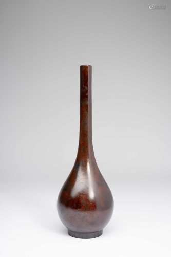 A TALL JAPANESE BRONZE BOTTLE VASE TAISHO OR LATER, 20TH CEN...