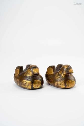 A PAIR OF JAPANESE PARCEL-GILT BRONZE BYOBU OSAE (SCREEN HOL...