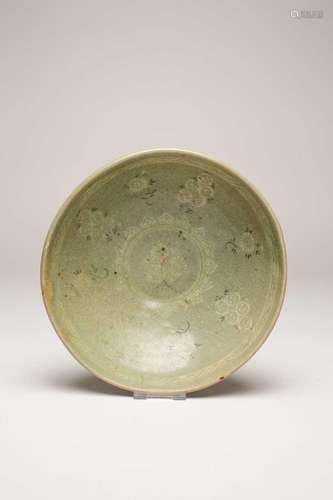 A KOREAN SANGGAM SLIP-INLAID CELADON BOWLGORYEO DYNASTY, 12T...