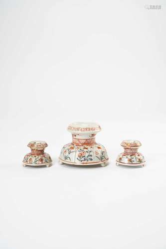 THREE JAPANESE IMARI SALTS EDO PERIOD, C. 1700 All three wit...