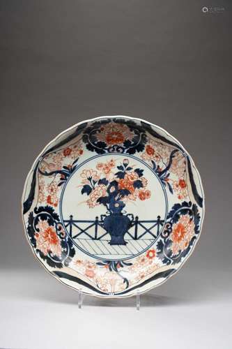 A JAPANESE IMARI DISH EDO PERIOD, C.1700 Typically painted i...