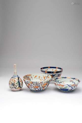 A SMALL COLLECTION OF JAPANESE IMARI PIECES EDO PERIOD, 18TH...