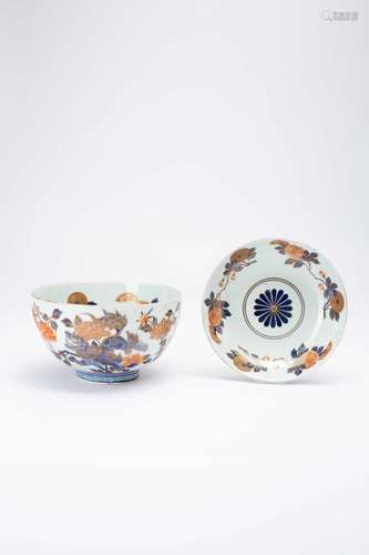 A JAPANESE IMARI MOULDED BOWL & COVER EDO PERIOD, 18TH C...