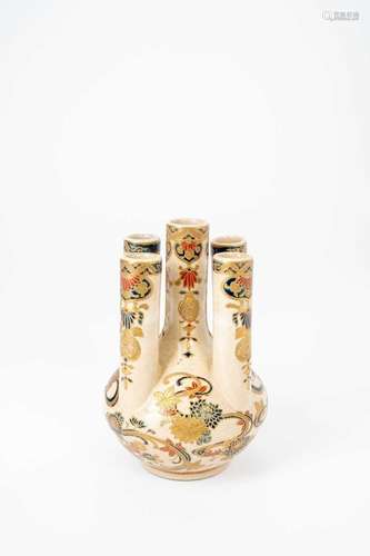 A JAPANESE GOSU SATSUMA VASE MEIJI ERA, 19TH CENTURY With fi...