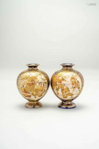 A PAIR OF SMALL JAPANESE SATSUMA VASES BY KINKOZAN MEIJI ERA...