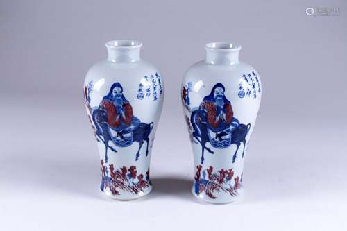 Chine. Paire de vases Meiping.\nPorcelaine émaillée