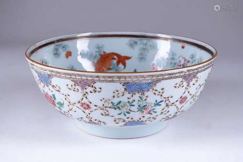 Chine. Grande coupe ronde en porcelaine d’exportati