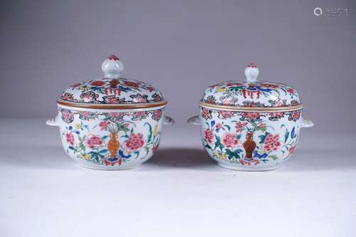 Chine. D’époque Qianlong.\nPaire de pots couverts e