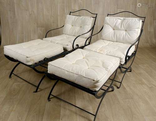 Paire de Fauteuils de jardin et leurs Repose-Pieds.\