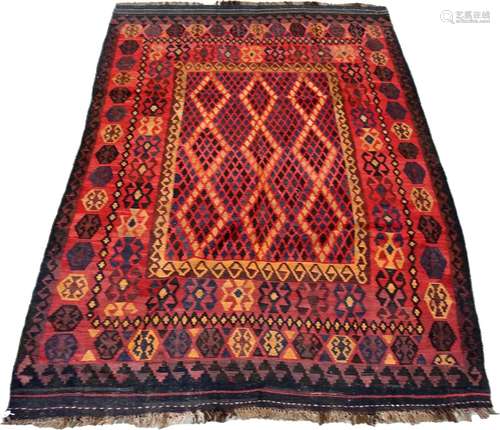 Tapis kilim-Turkmen.\nCentré par des petits losanges