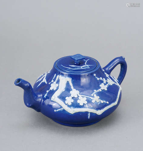 清中期 藍釉雕瓷折枝梅石瓢式壺