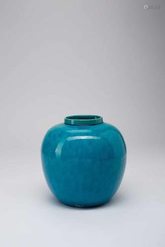 A CHINESE TURQUOISE GLAZED JARQING DYNASTYThe ovoid body wit...