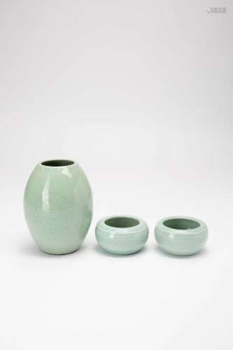 A CHINESE CELADON BARREL-SHAPED VASE AND TWO BOWLSLATE QING ...