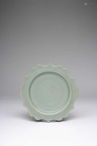 A CHINESE CELADON DISHMING DYNASTYThe rim shaped as brackets...