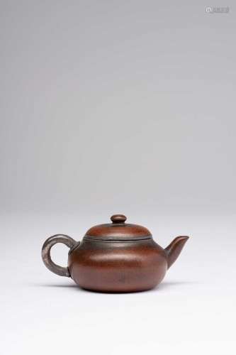 A CHINESE MINIATURE YIXING TEAPOT AND COVER17TH/18TH CENTURY...