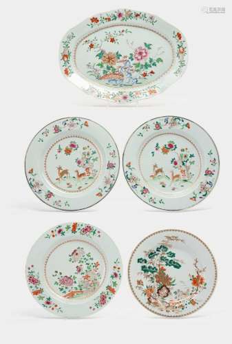 FIVE CHINESE EXPORT DISHES1ST HALF 18TH CENTURYComprising: a...