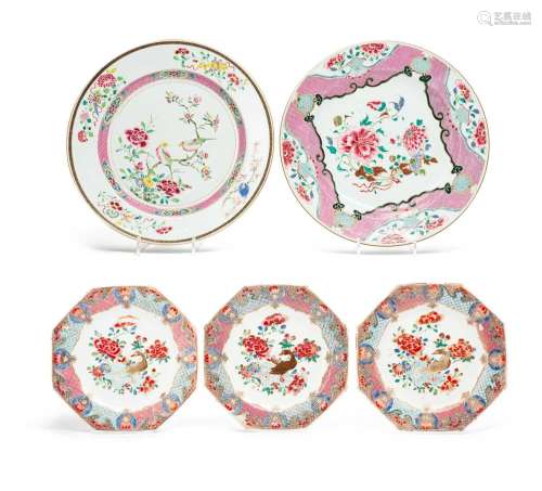 TWO LARGE AND THREE SMALL CHINESE FAMILLE ROSE PLATESFIRST H...